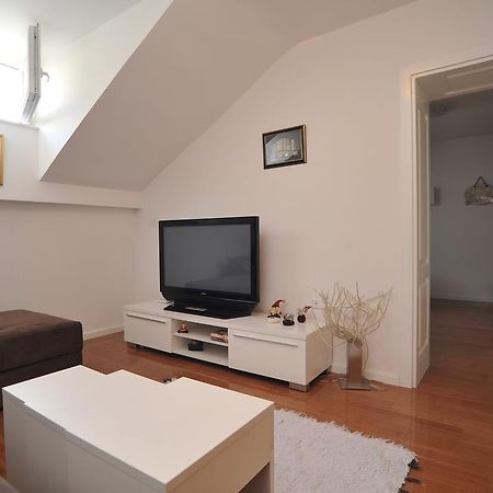 Main Street Apartment Сараево Екстериор снимка