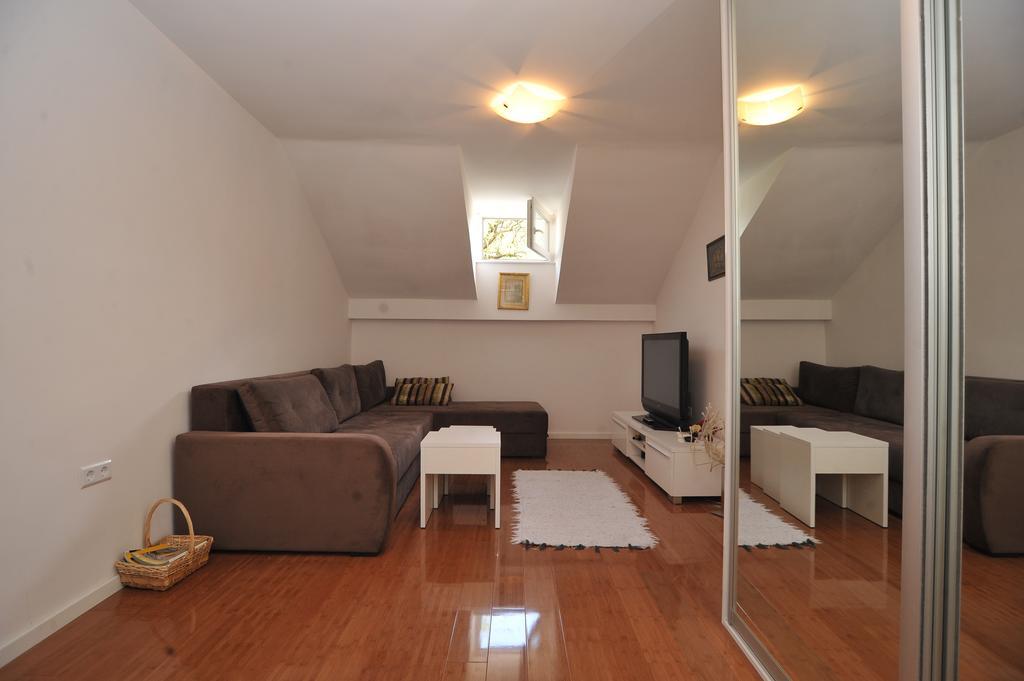 Main Street Apartment Сараево Екстериор снимка