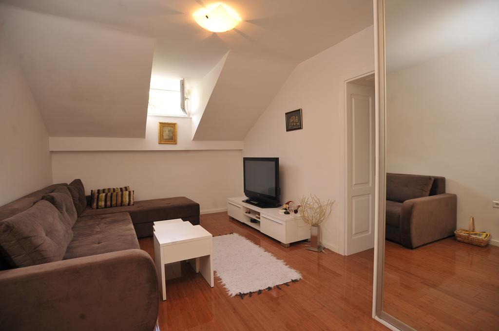 Main Street Apartment Сараево Екстериор снимка