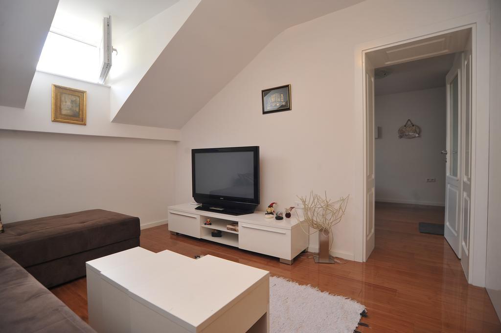 Main Street Apartment Сараево Екстериор снимка