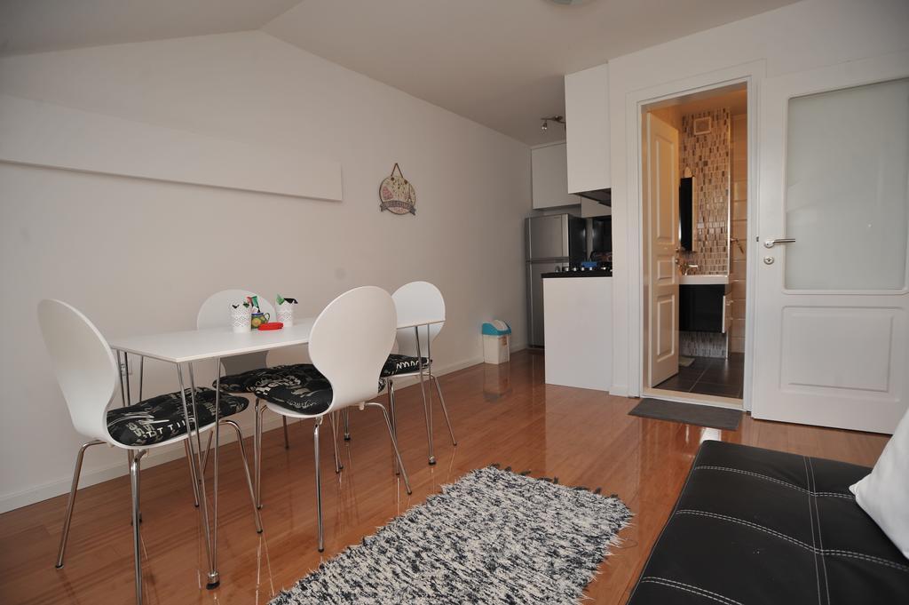 Main Street Apartment Сараево Екстериор снимка