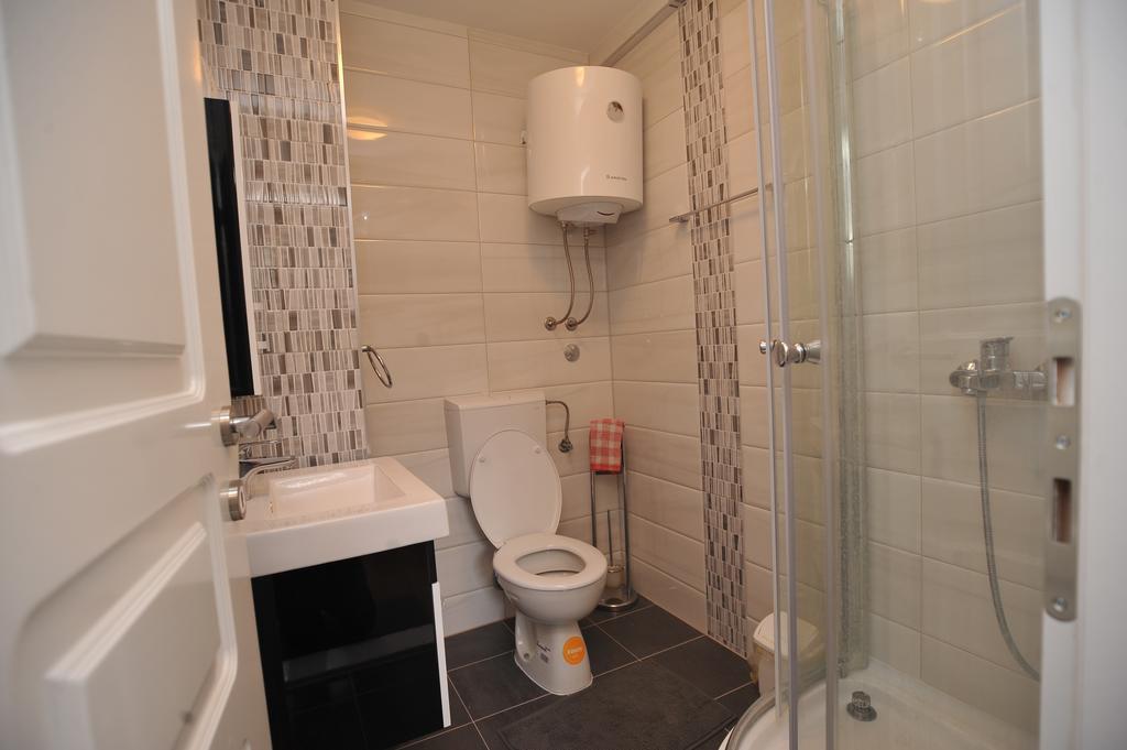 Main Street Apartment Сараево Екстериор снимка