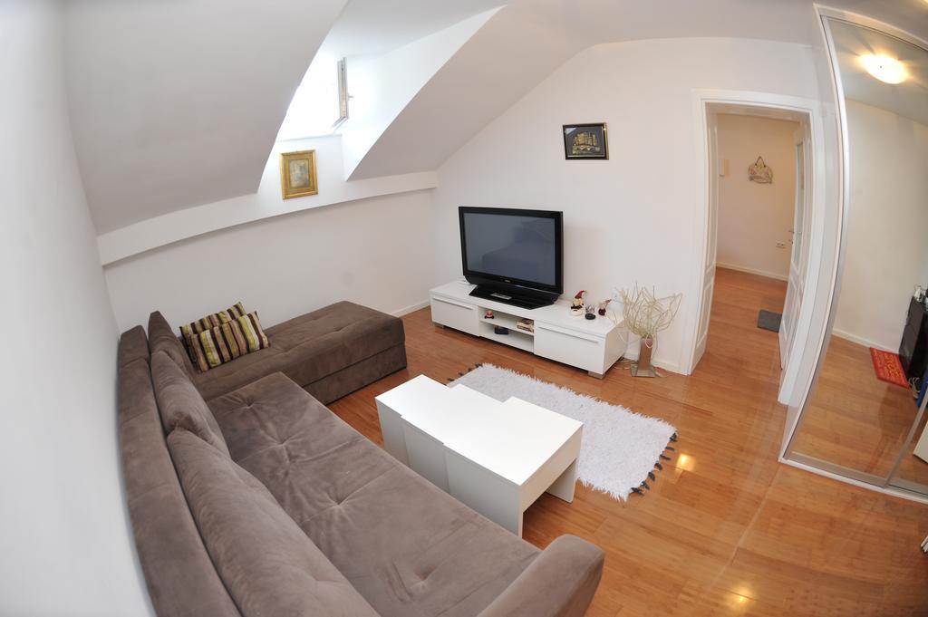 Main Street Apartment Сараево Екстериор снимка