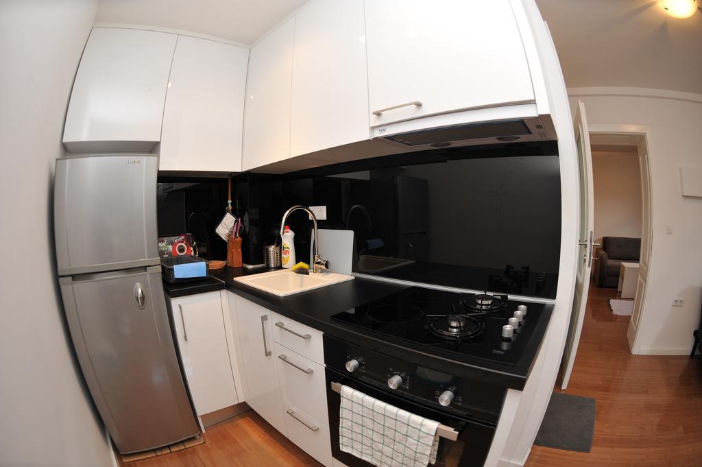 Main Street Apartment Сараево Екстериор снимка